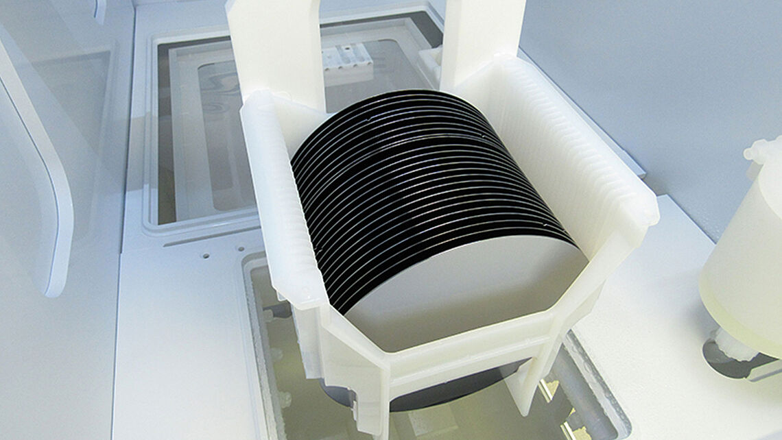 single cassette handling for wafers from 50mm to 200mm size