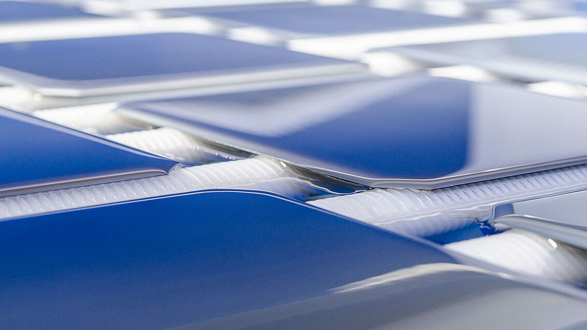 Wafer transport RENA inline machine wafer transport via shafts of a wet-chemical RENA inline machine