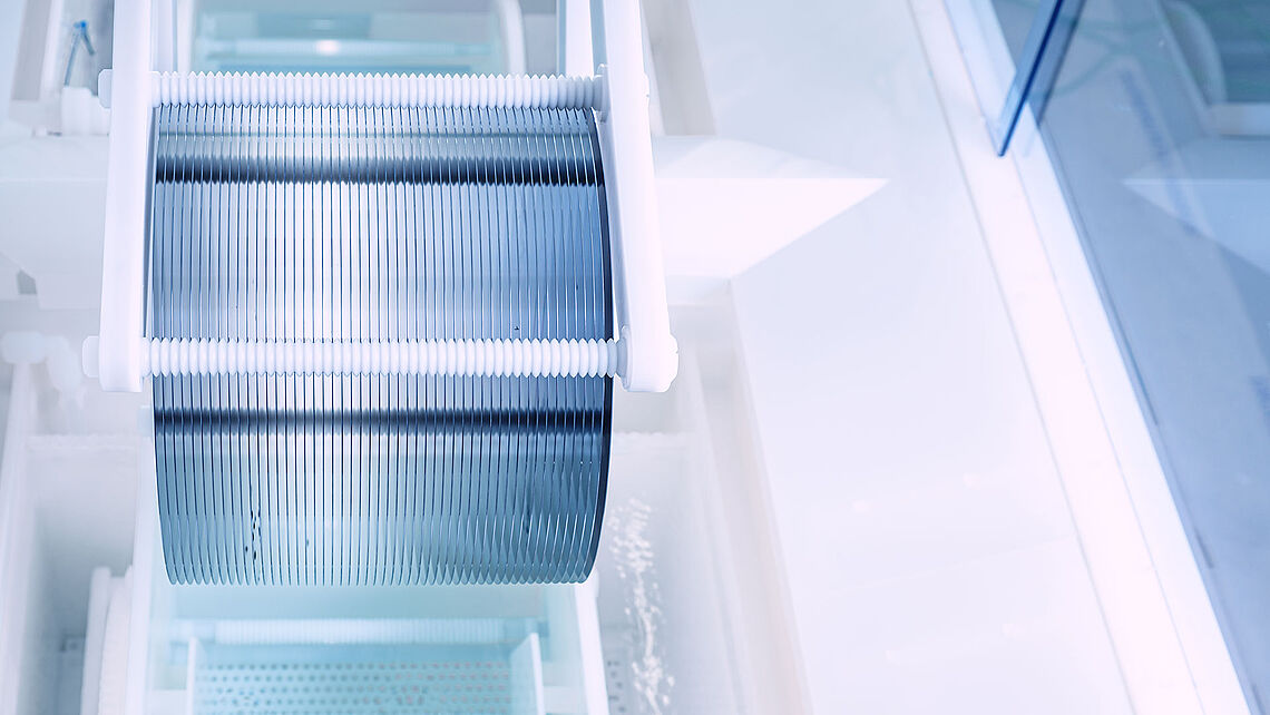 Multi-wafer transport Multi-wafer transport to OHT loadport with 300 mm wafers