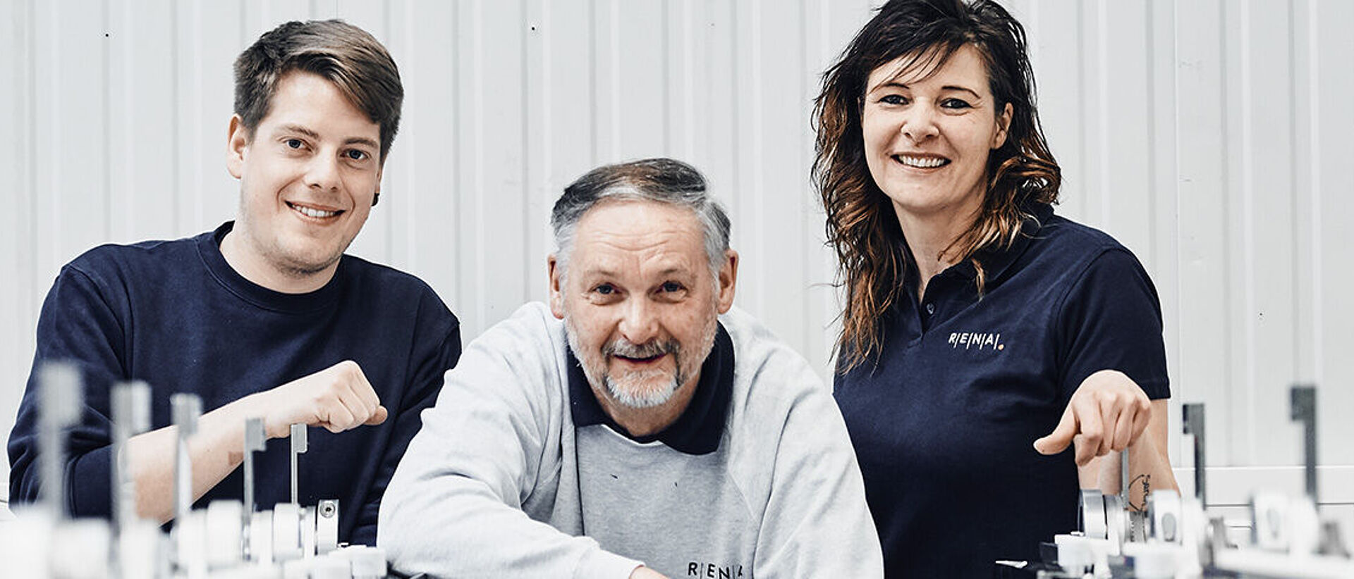 RENA Mitarbeiter vor einem weißen Hintergrund RENA Mitarbeiter vor einem weißen Hintergrund