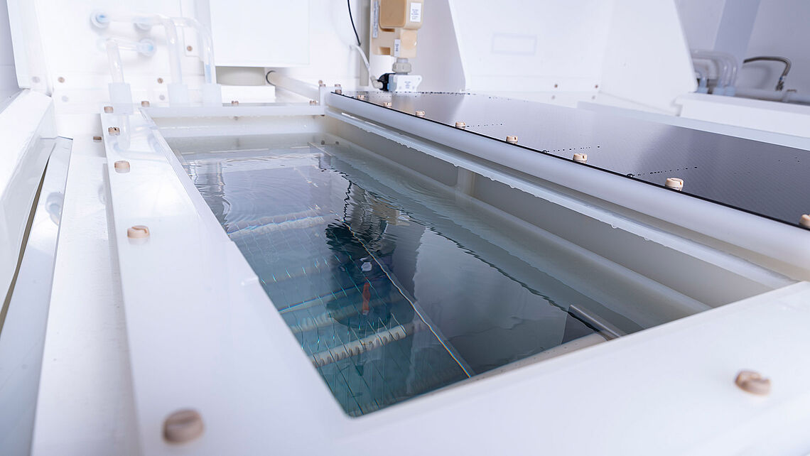 tanks Batchglass machine