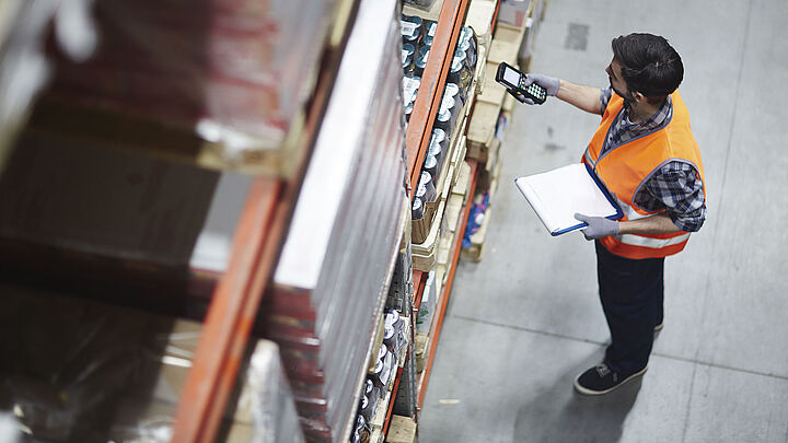 RENA main warehouse employee scans products