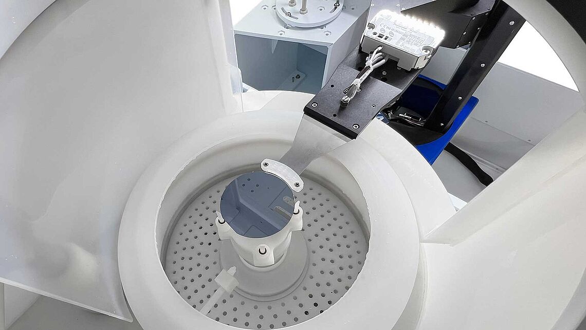 Single wafer loading chamber